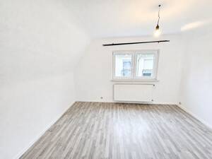 Familienidylle mit großem Garten & viel Potenzial - Ihr Zuhause in Frankfurt-Sossenheim – 65936 Frankfurt am Main – Vorschaubild 2