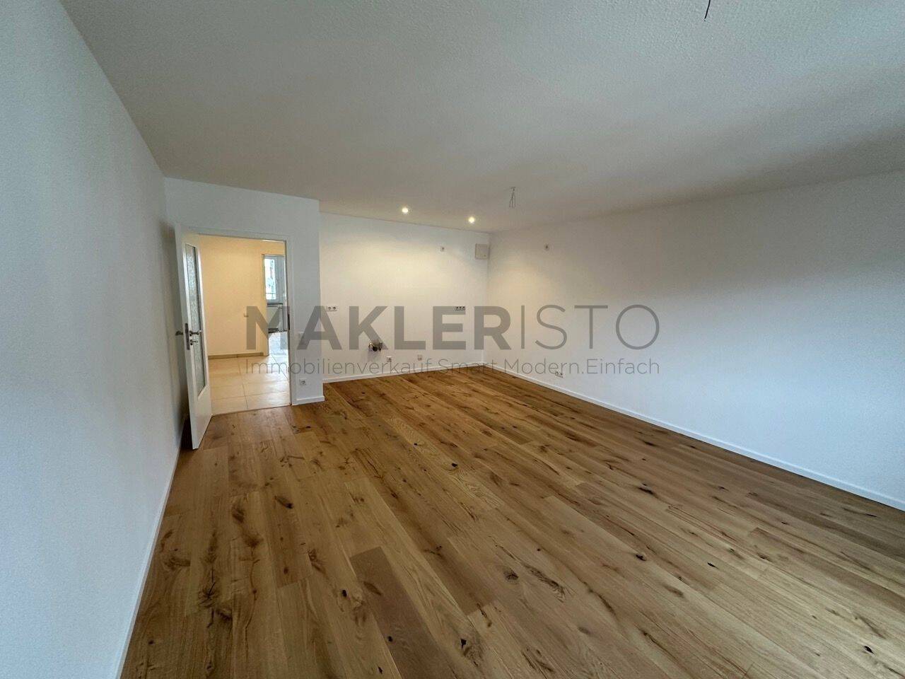 **Traumhafte 2 Raumwohnung mit Stellplatz, Einbauküche und Balkon in der Südvorstadt**
