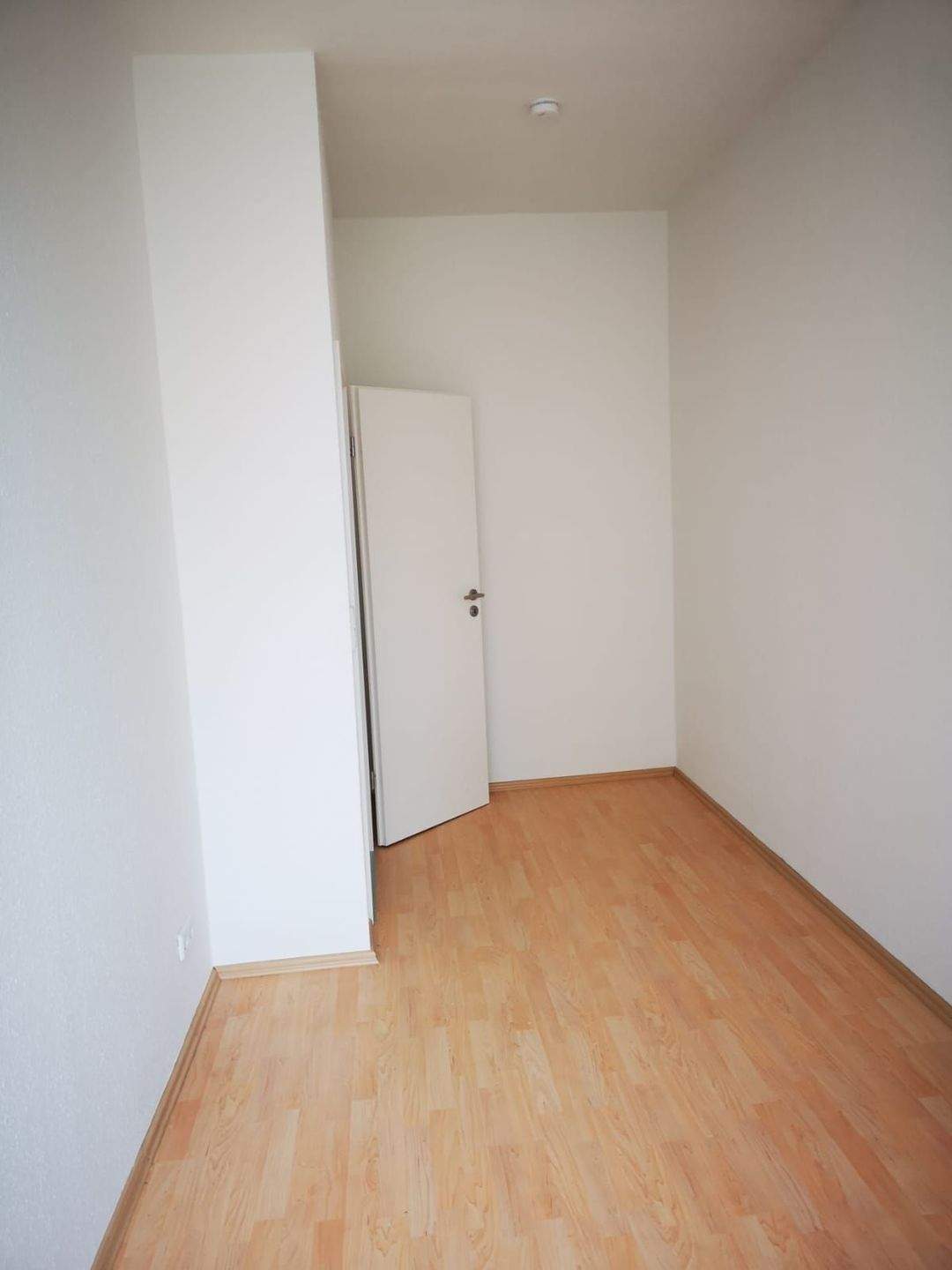 hübsche 2-Raumwohnung mit Wohnküche, Kaminofen und EBK – Erfurt – Vorschaubild 4