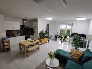 Lichtdurchflutete 2-Zimmer-EG-Wohnung mit überdachter Terrasse & 40m² Süd-Garten in Freimann Zwischenmiete – 80939 München – Vorschaubild 2