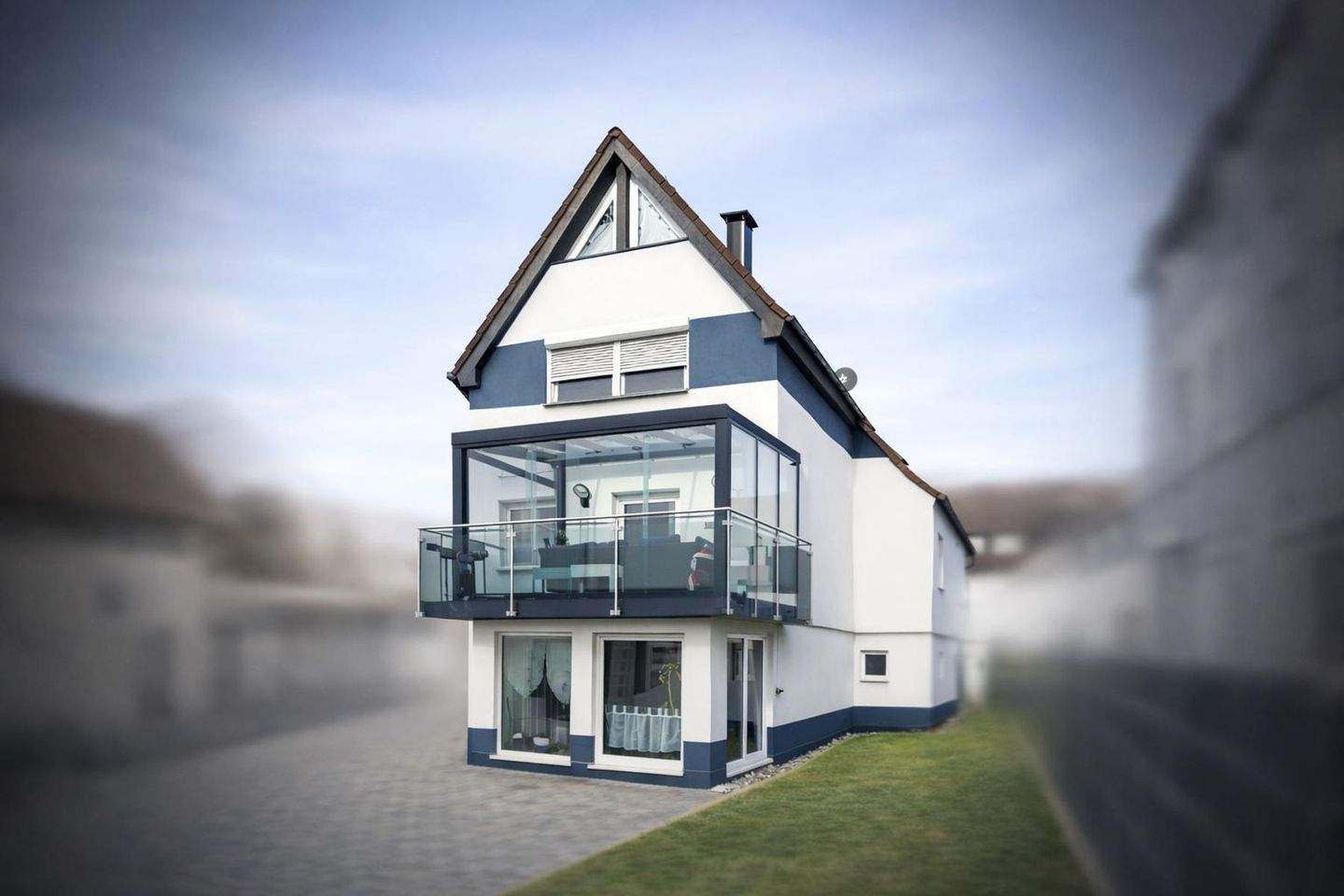 Familienglück trifft Unternehmergeist - Wohnhaus mit separatem Zugang und flexibler Nutzung – Magstadt – Bild 1 von 9