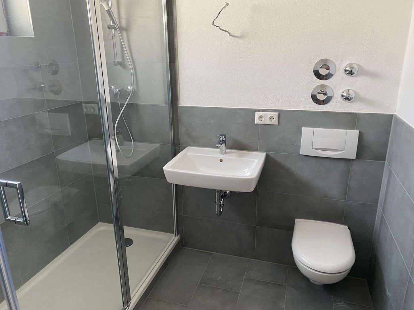 Stilvolle, modernisierte 3 Raum-EG-Wohnung mit Terrasse und Garten in Ingolstadt – Ingolstadt – Vorschaubild 9