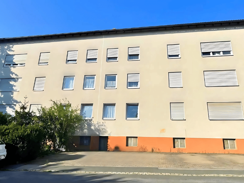 Kapitalanlage mit Zukunft: Voll vermietetes Mehrfamilienhaus mit 13 Einheiten + 11 Garagen in Hallstadt bei Bamberg – Hallstadt – Vorschaubild 2