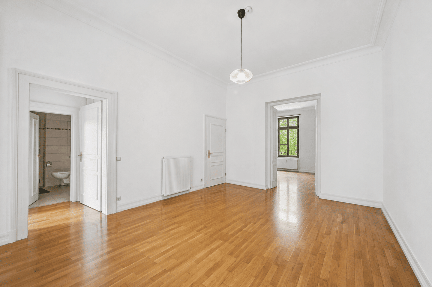 Gründerzeit-Altbau - bezugsfreie 4-Zimmer-Wohnung mit Balkon im Herzen der Bonner Südstadt