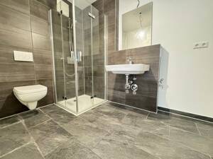 Stilvoll wohnen mit Weitblick: Großzügige Etagenwohnung mit Loggia und moderner Einbauküche – 89231 Neu-Ulm – Vorschaubild 6