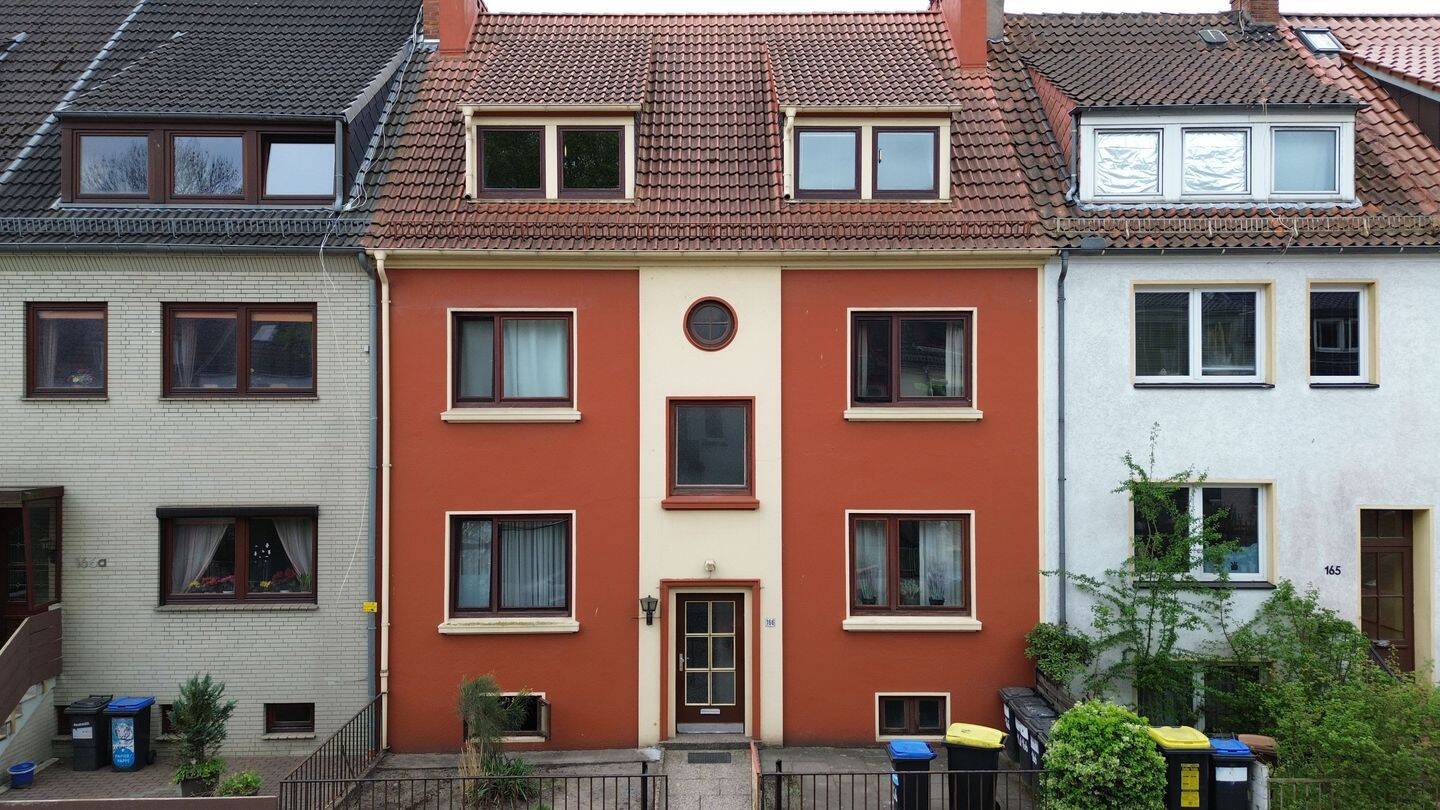 Attraktives Mehrfamilienhaus mit Entwicklungspotenzial in Bremen - Kapitalanlage mit 5 Wohneinheiten