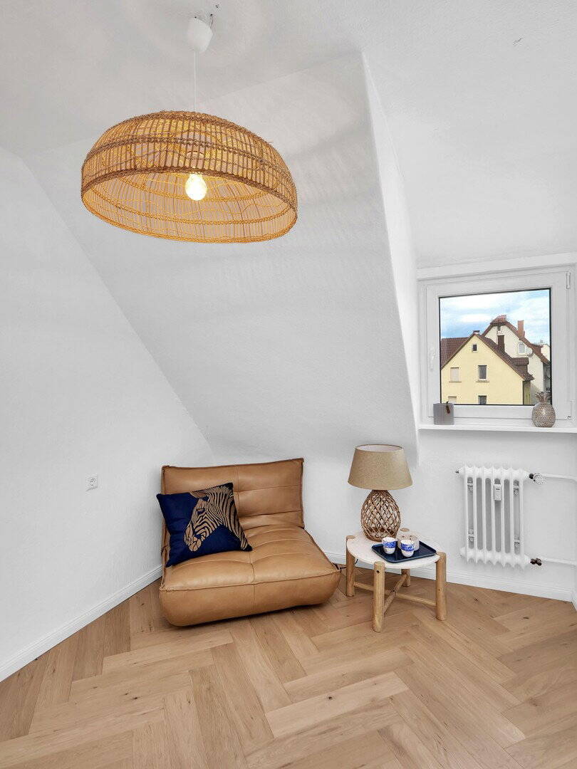 Provisionsfrei: Renovierte Wohnung mitten in Stuttgart mit Blick auf Weinberge und Grabkapelle – Stuttgart – Vorschaubild 4