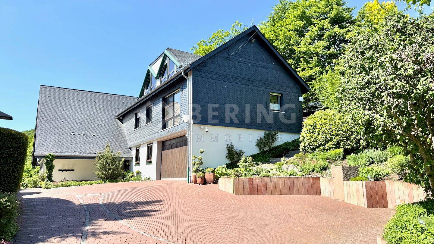 UNTERNEHMERVILLA MIT SCHWIMMHALLE /SAUNA/FITNESS | UNIVERSITÄTSSTADT SIEGEN