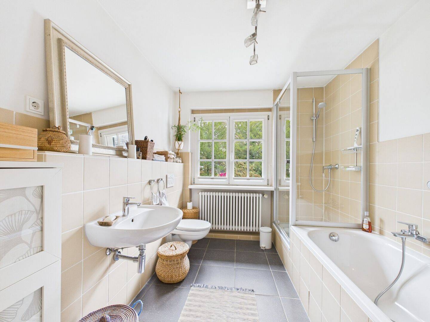 Exklusive Altbauwohnung mit Balkon, Gartenanteil und eigenem Stellplatz – Wiesbaden – Vorschaubild 6