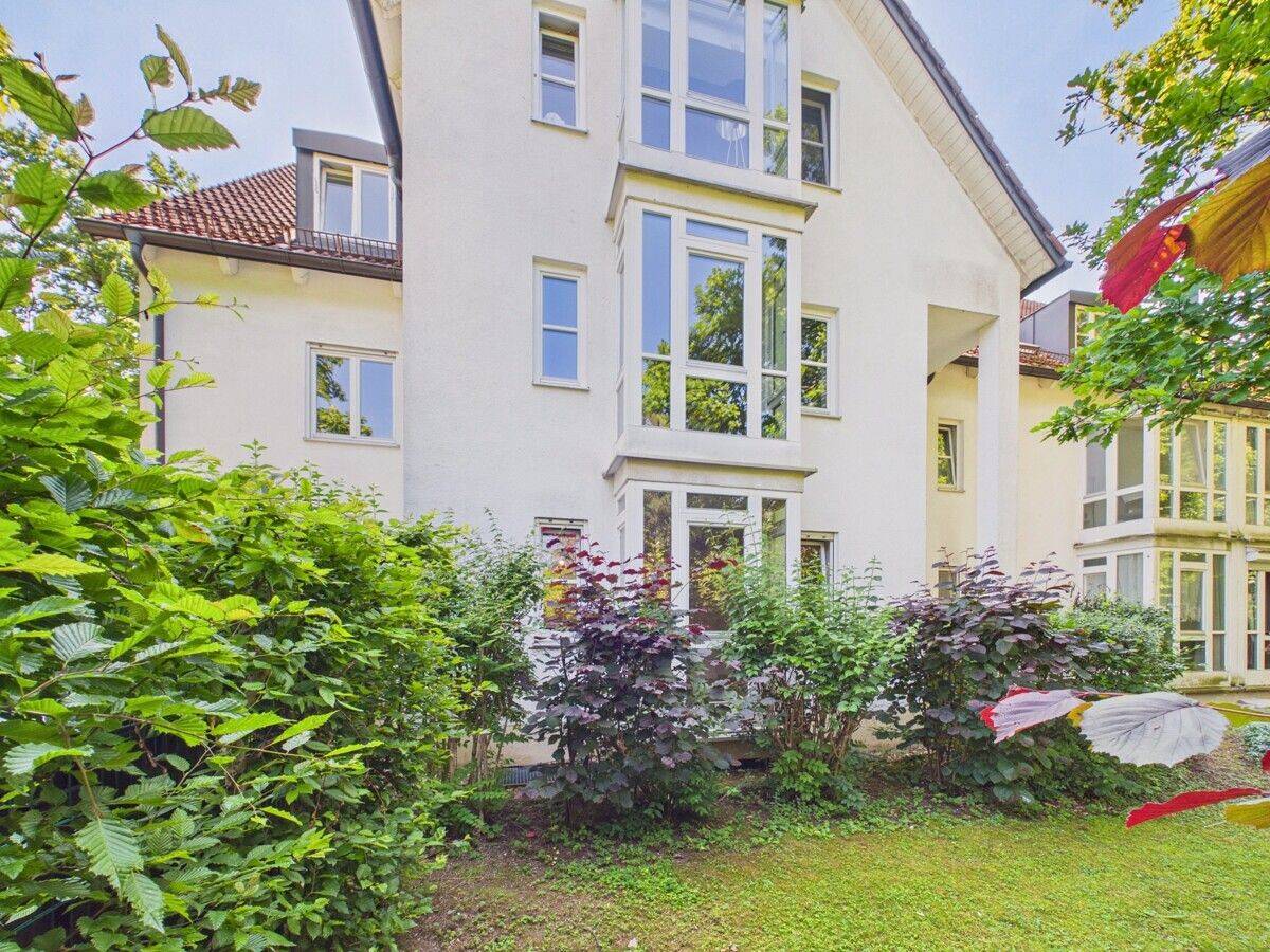 gut geschnittene, renovierte & sofort verfügbare, leere Erdgeschoßwohnung in Solln – 81479 München – Bild 1 von 9
