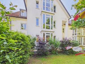 gut geschnittene, renovierte & sofort verfügbare, leere Erdgeschoßwohnung in Solln