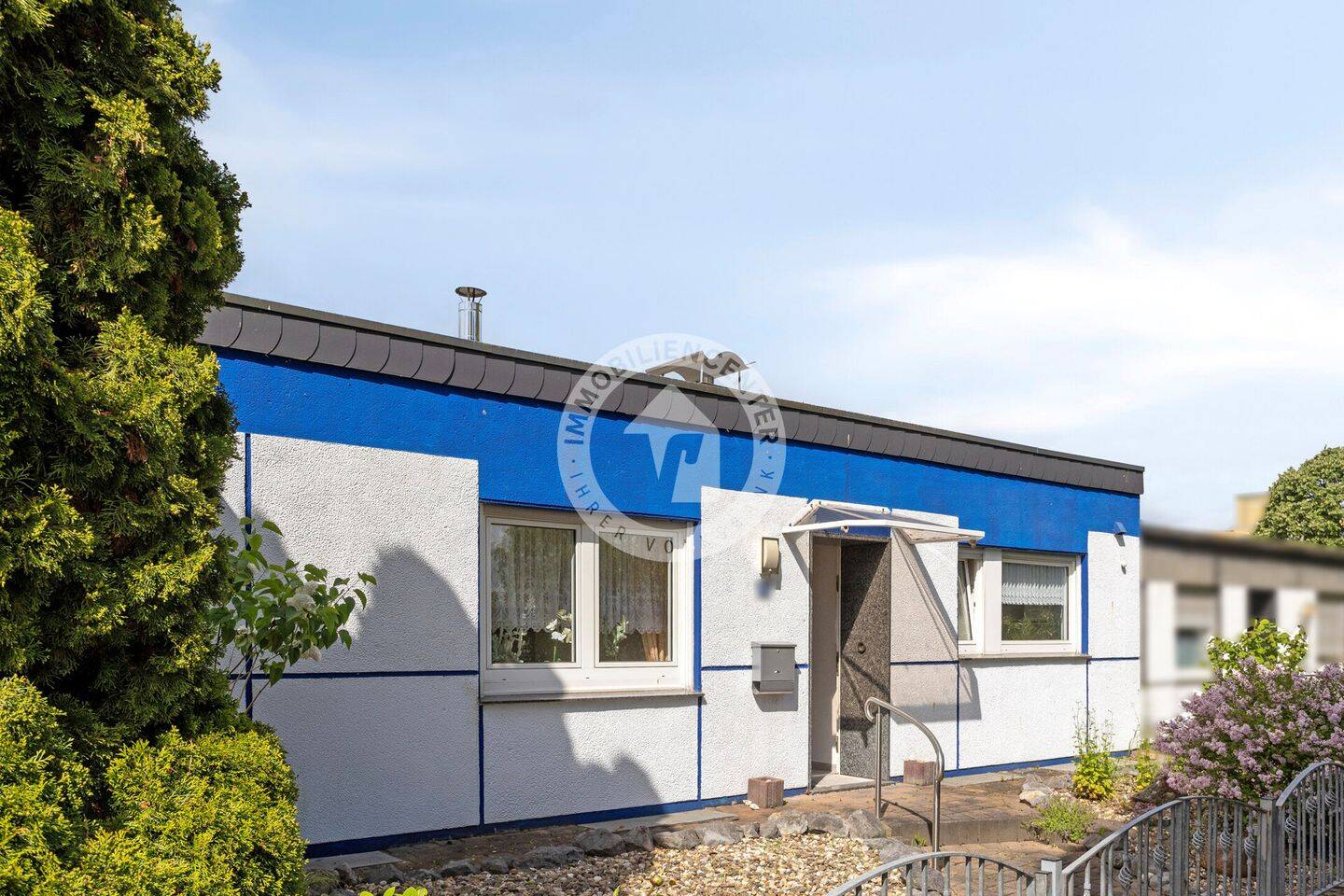 Komfortabel wohnen auf einer Ebene - Reihenbungalow mit Innenhof und Garage in ruhiger Lage! – Hamm – Vorschaubild 2