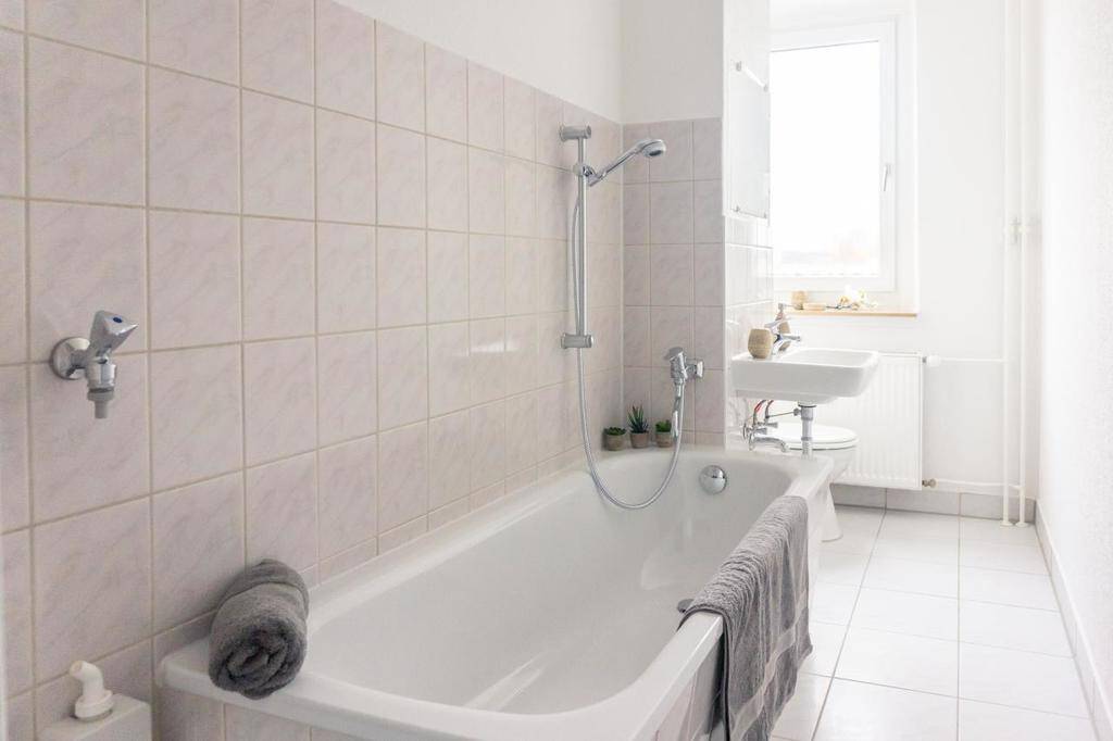 NEU sanierte Erdgeschosswohnung mit Balkon – Chemnitz – Vorschaubild 4