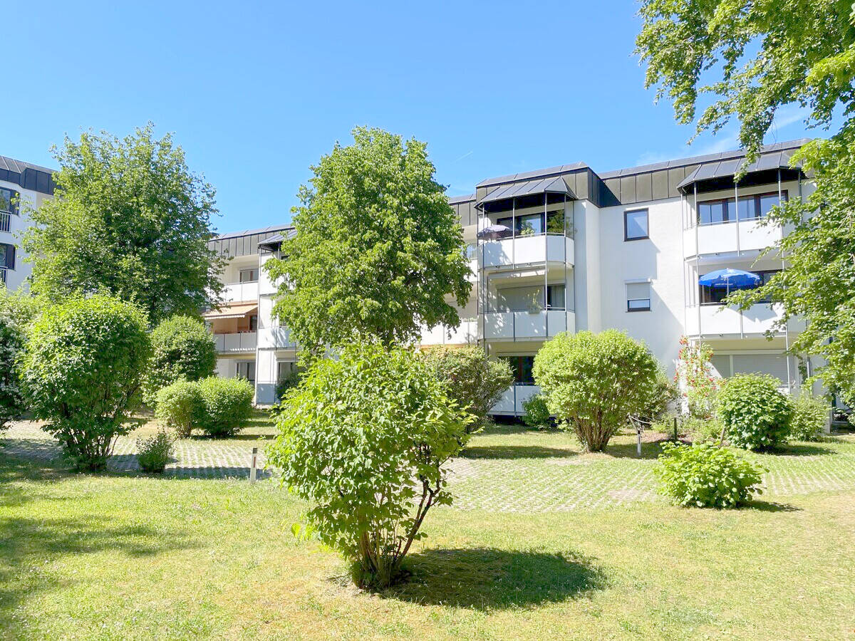 Renovierte 39 m² Süd-Balkon-Whg. + 18 m² Hobbyraum mit Bad & Küche direkt drunter, ruhige Gartenlage – München – Bild 1 von 9