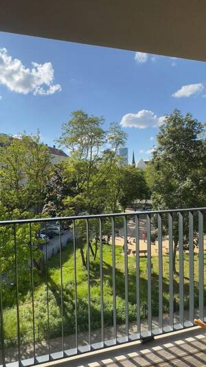 Wohnung mit Aussicht in Friedrichshain – 10245 Berlin – Vorschaubild 1