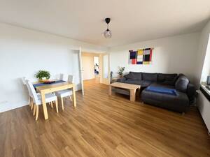 Hell & modern & viel Platz: sanierte 3 Zimmer, Balkon, guter Schnitt, neues Bad mit Wanne + Dusche – 50968 Köln – Vorschaubild 2