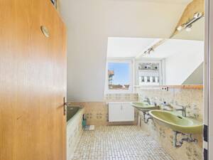 Dachgeschosswohnung mit Kamin und außergewöhnlichem Gestaltungspotenzial – 81547 München – Vorschaubild 7