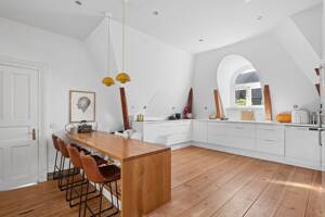 Elegante Endetagenwohnung in prachtvoller Altbauvilla, idyllische Bestlage: in nur 400m zur Alster – 22085 Hamburg – Vorschaubild 5