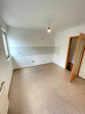Großzügige 2-Zi-Wohnung mit Balkon, separater Küche und TG-Stellplatz in Fürth – 90766 Fürth – Vorschaubild 3