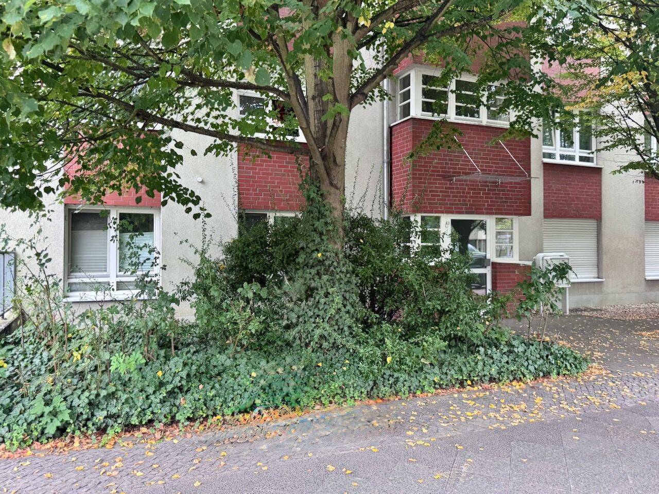 SONNIGE TERRASSE - MIT FAHRSTUHL & TIEFGARAGEN-STELLPLATZ - ZUR ZEIT VERMIETET – Berlin – Vorschaubild 6