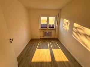 Sofort bezugsfrei: 3-Zimmer-Wohnung mit Garagenstellplatz – 79100 Freiburg im Breisgau – Vorschaubild 3