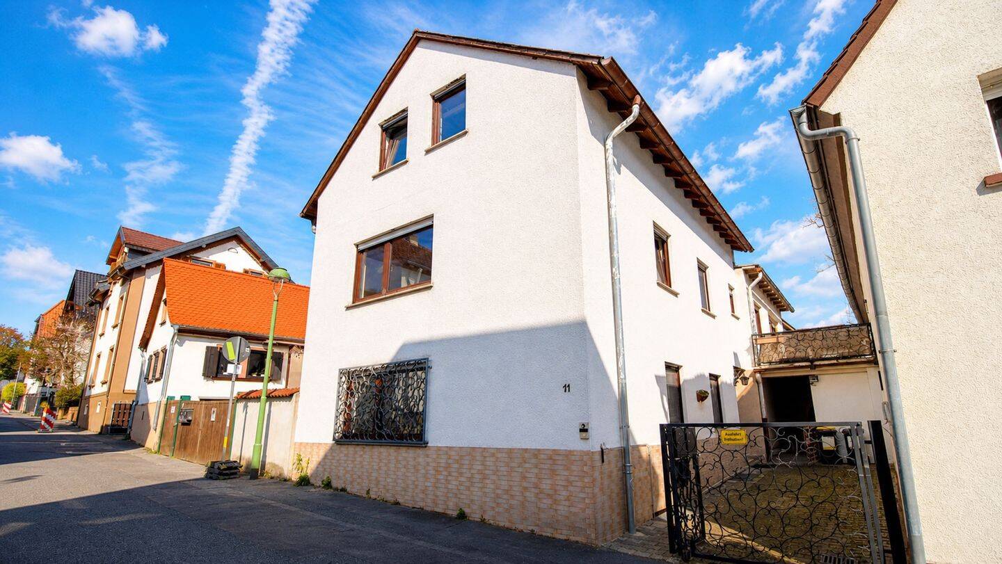 Dreifamilienhaus in Frankfurt-Seckbach - Ideal für Kapitalanleger, Eigennutzer oder Mehrgenerationen