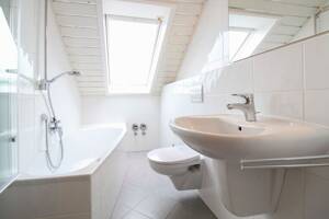 Lichtdurchflutete 3-Zimmer-Dachgeschosswohnung mit Stellplatz in Friedrichsdorf – 61381 Friedrichsdorf – Vorschaubild 7