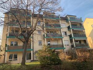Renovierte schöne 2-Zi.-Whg mit gr. Südost-Balkon mit TG sucht langjähriges Mieterpaar