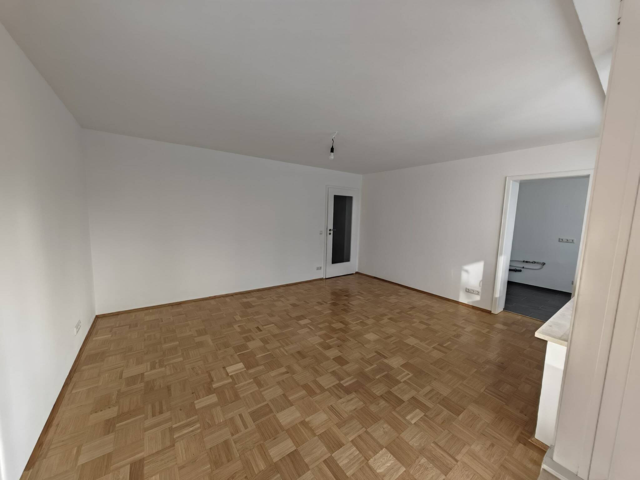 Großzügige 2 Zimmer Wohnung zur Miete in Bogenhausen – München – Vorschaubild 2