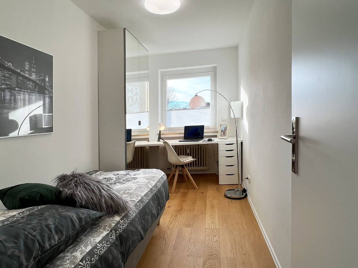 Möblierte 4-Zimmer Wohnung mit zwei Balkonen in München-Freimann – München – Vorschaubild 7