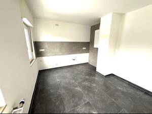 Sanierte 2 Zimmer Wohnung 1OG