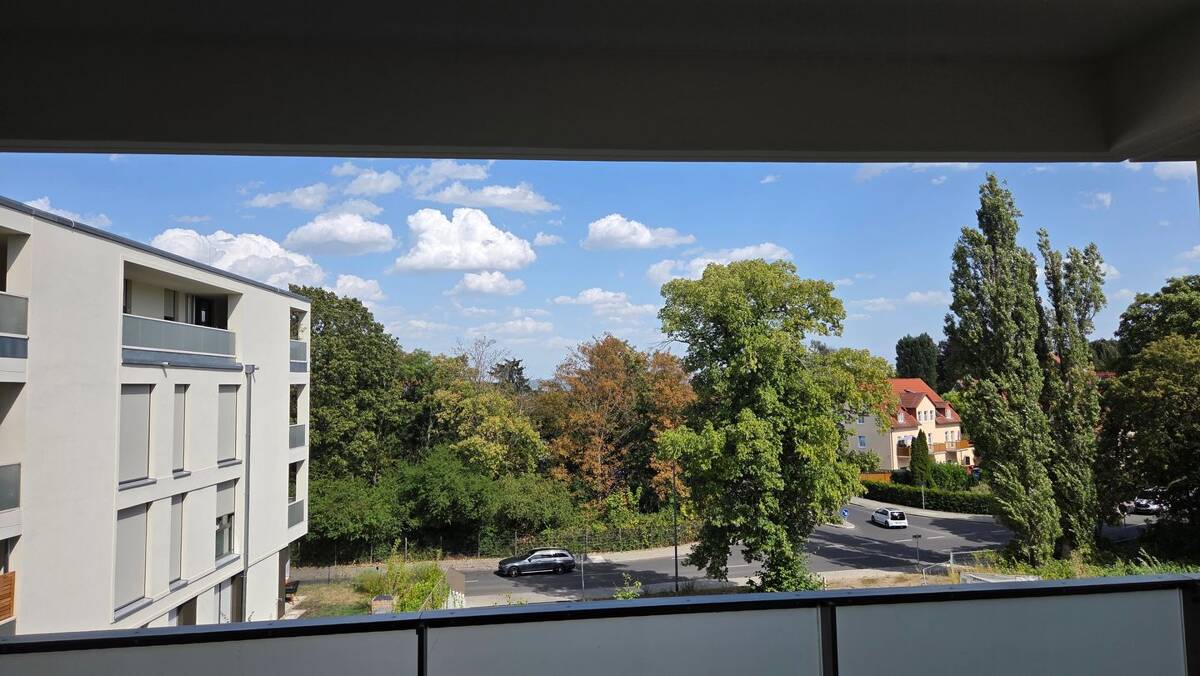 2-Zimmer-Wohnung mit 2 Balkonen und Blick über Dresden – 1159 Dresden – Bild 1 von 9