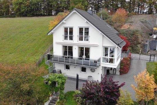 Neuwertiges Einfamilienhaus mit Blick über das Sauerland – ideal für Paare und kleine Familien – Meschede – Vorschaubild 2