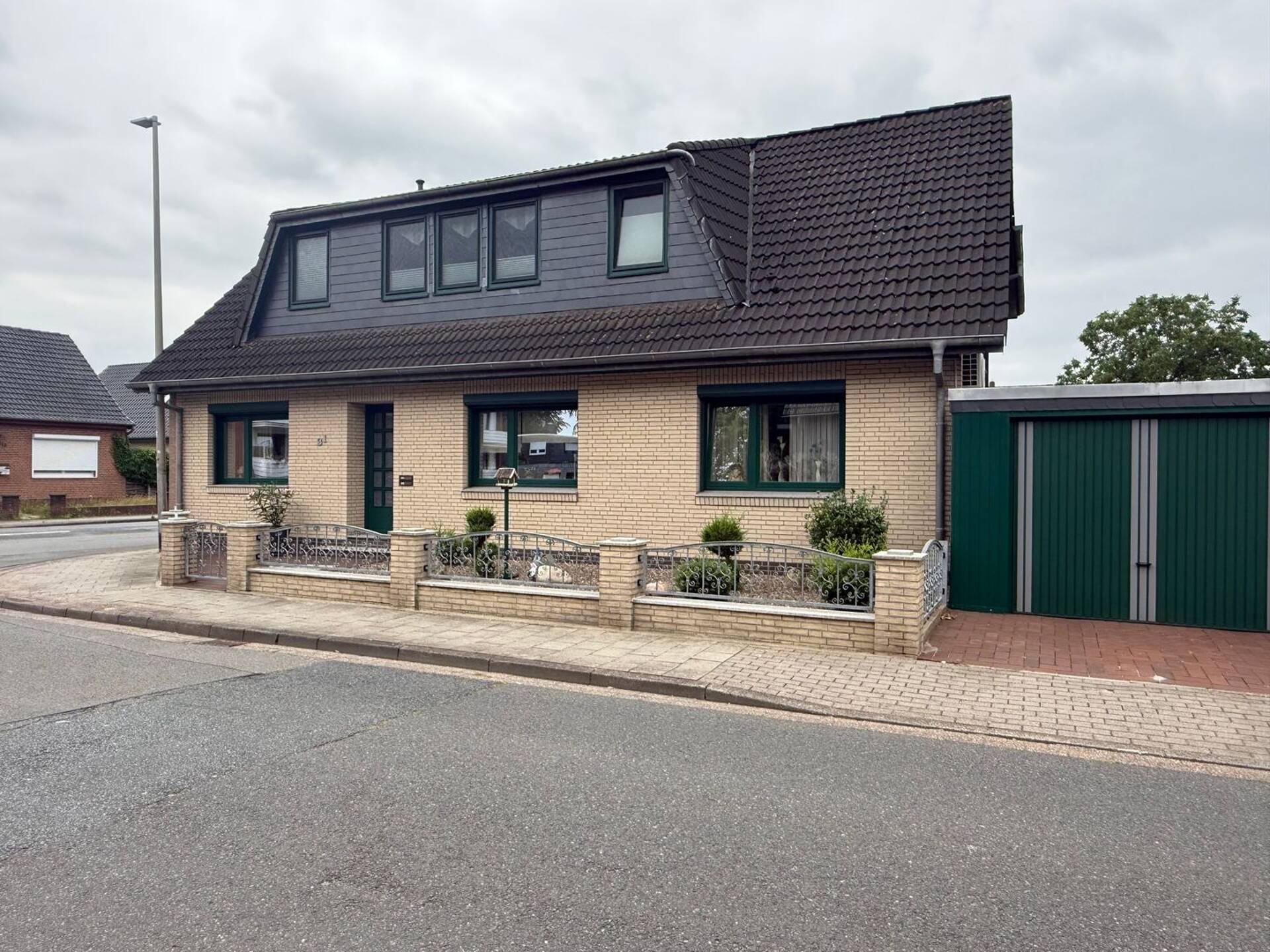 Haus in 27751 Delmenhorst mit 233 m² kaufen