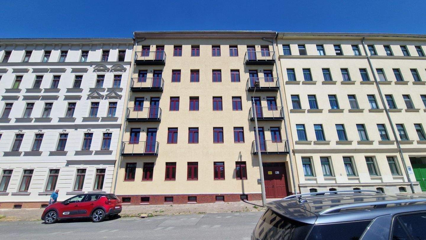 Neuwertig & modern! 2024 kernsaniertes MFH in Leipzig – Leipzig – Bild 1 von 9