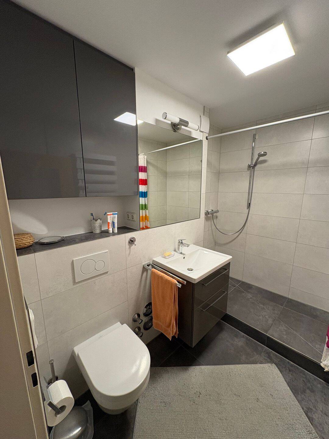 Hochwertig sanierte 2-Zimmer-Wohnung - Tiefgarage, ruhige Lage und Top-Anbindung in Milbertshofen – München – Vorschaubild 5