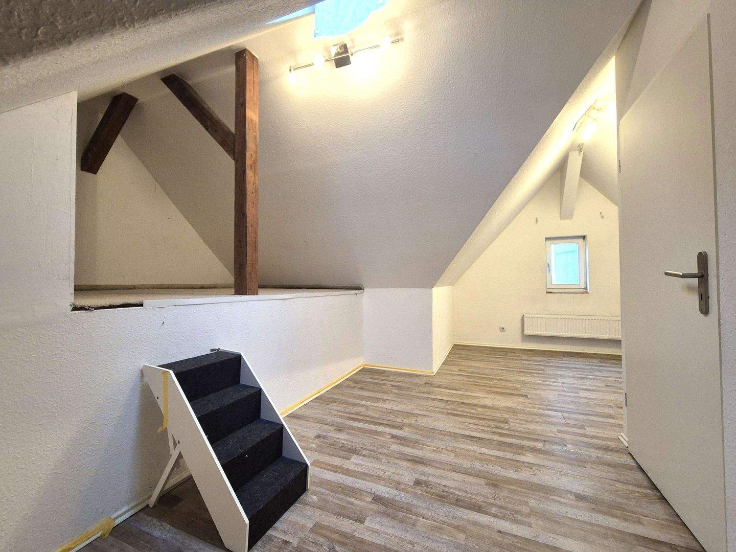 Flexibles Wohnkonzept - Zwei Wohneinheiten und ausbaufähiger Scheune - Eigennutz oder Kapitalanlage – Mundelsheim – Vorschaubild 6