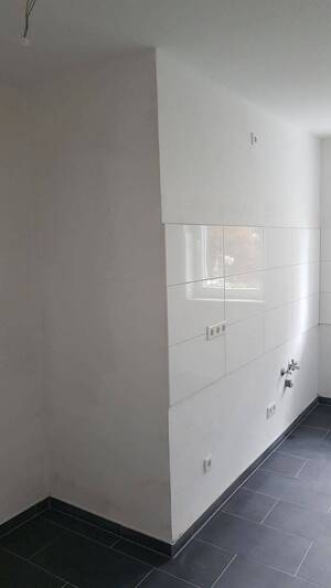 Modernisierte 4-Zimmer-Wohnung mit 2 Balkonen und Parkett in begehrter Lage von Frankfurt-Ginnheim – 60431 Frankfurt am Main – Vorschaubild 9