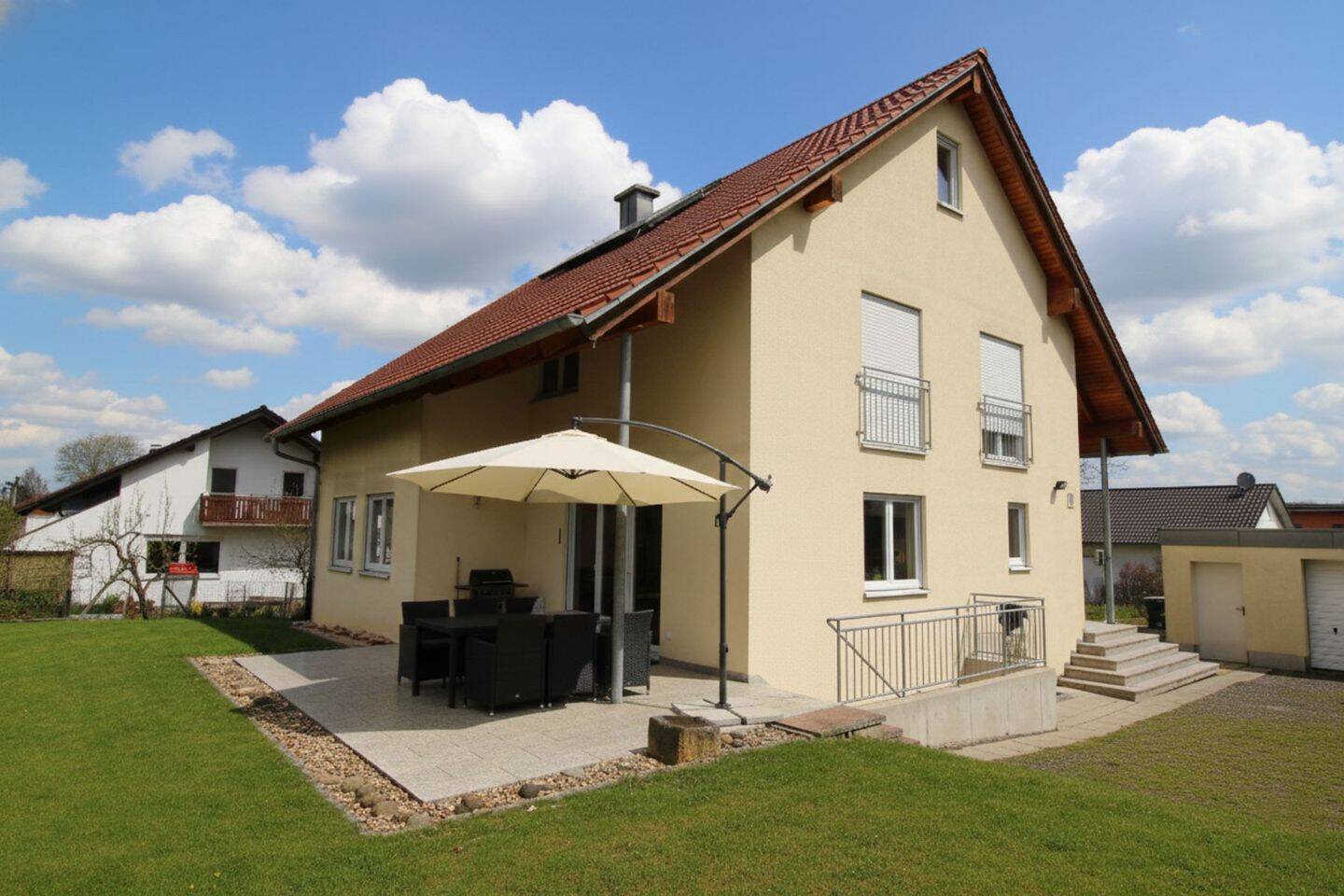 Großzügiges Einfamilienhaus mit Gartenparadies für die perfekte Familienidylle in Gemmingen – Gemmingen – Bild 1 von 9