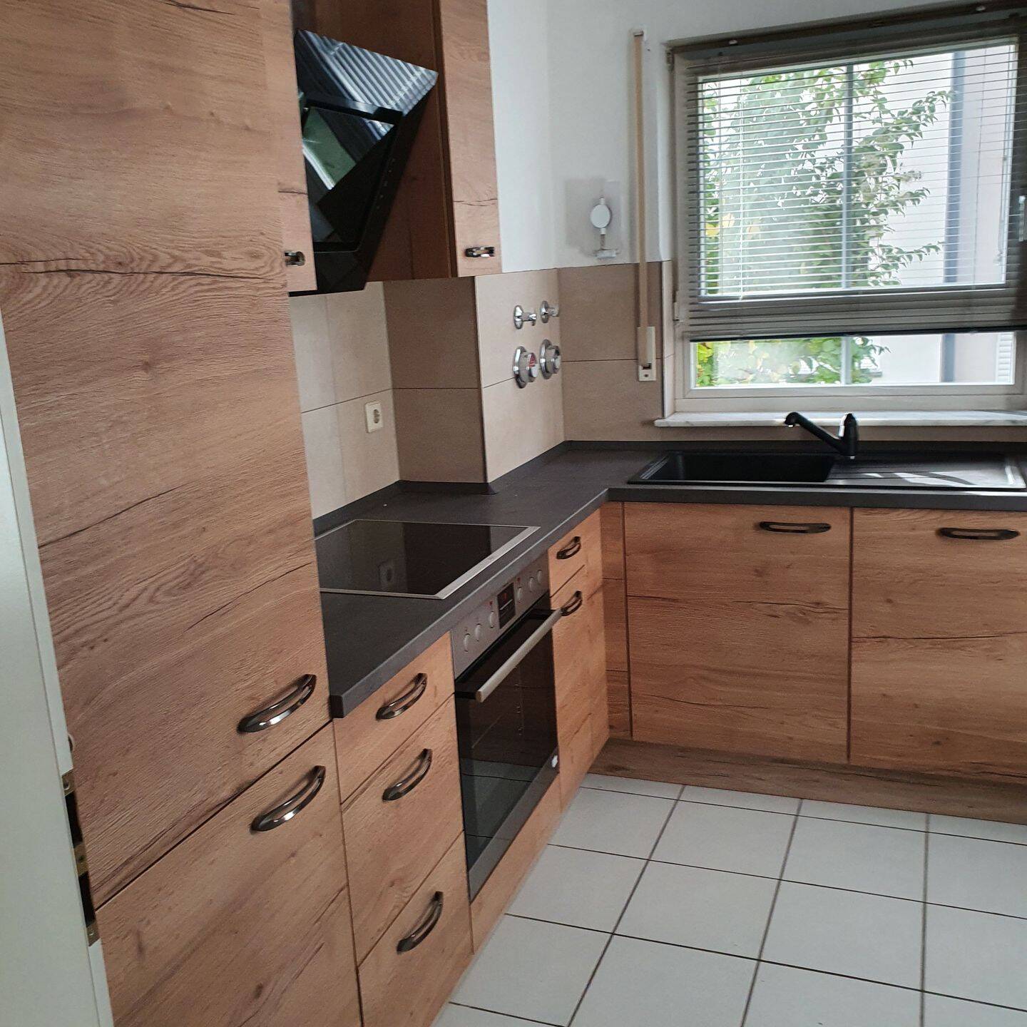 Attraktive 3-Zimmer-Wohnung mit Terrasse und Einbauküche in Pforzheim/Rodgebiet (Südweststadt) – Pforzheim – Vorschaubild 3