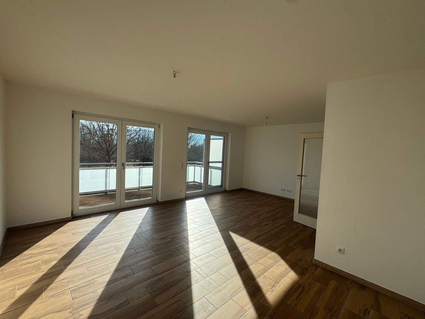 Einziehen und wohlfühlen - sofort bezugsfreies Reihenmittelhaus in familienfreundlicher Lage in Jena – Jena – Vorschaubild 2