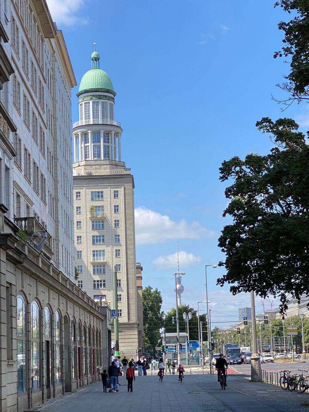 Ein Berliner Wahrzeichen als Zuhause. Ikonisches Wohnen am Frankfurter Tor