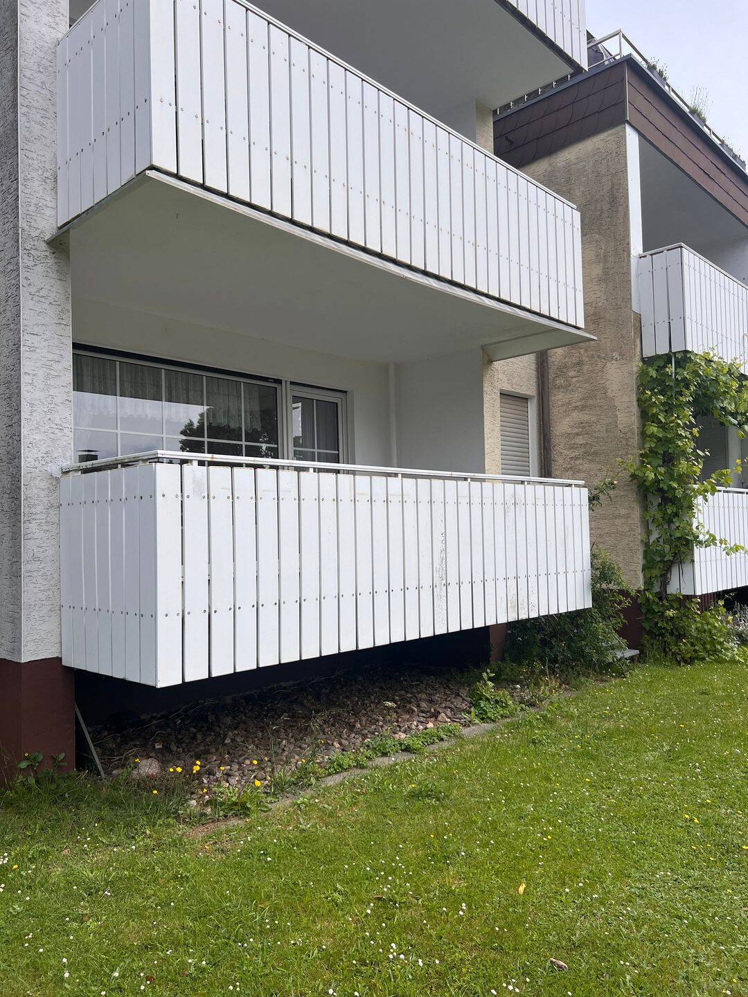 3 Zi- ETW, 93 qm Wfl., sehr ruhige Lage, großer Südbalkon, mit Stellplatz und hochw. Einbauküche – Lüdenscheid – Vorschaubild 5
