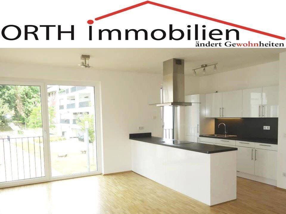 Bodentiefe Fenster - sehr helle, repräsentative 2 Zimmer Wohnung mit Einbauküche und Loggia