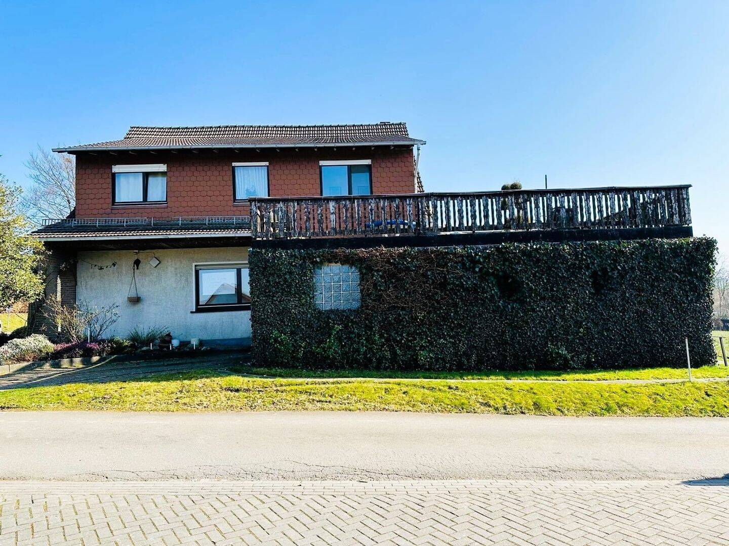 Großes Ein-bis Zweifamilienhaus mit Einliegerwohnung sucht neuen Eigentümer. – Hüllhorst – Vorschaubild 3
