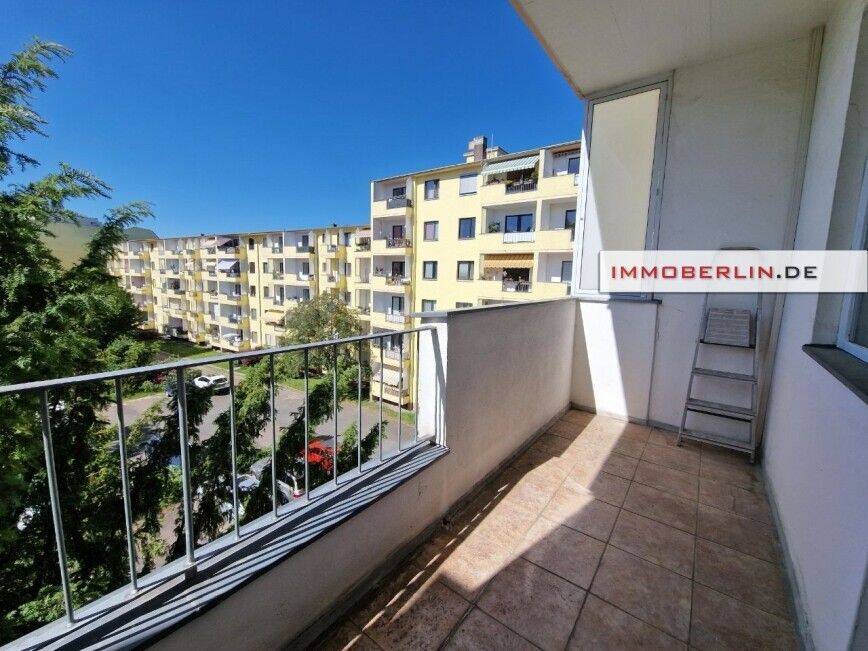 IMMOBERLIN.DE - Ästhetisch renoviert & modernisiert! Wohnung mit ruhiger Südloggia in beliebter Lage – Berlin – Vorschaubild 2