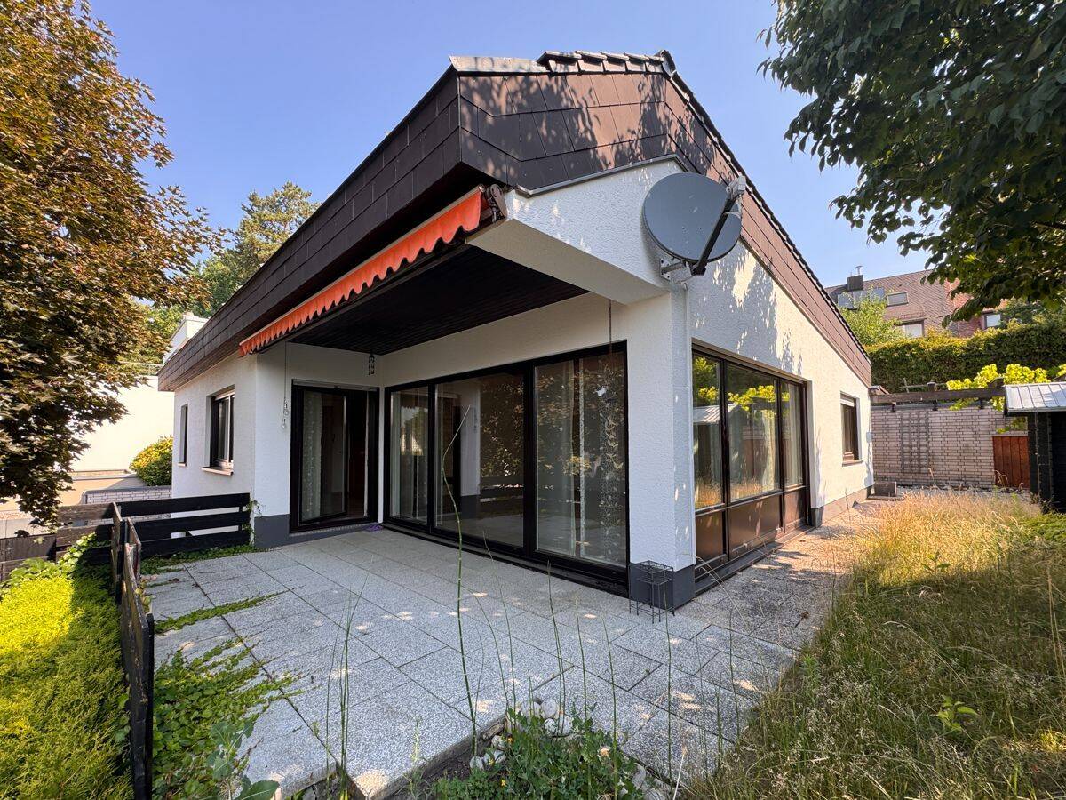 Gepflegtes, großzügiges Einfamilienhaus mit Terrasse, Pergola und Garage – Nürnberg – Vorschaubild 8