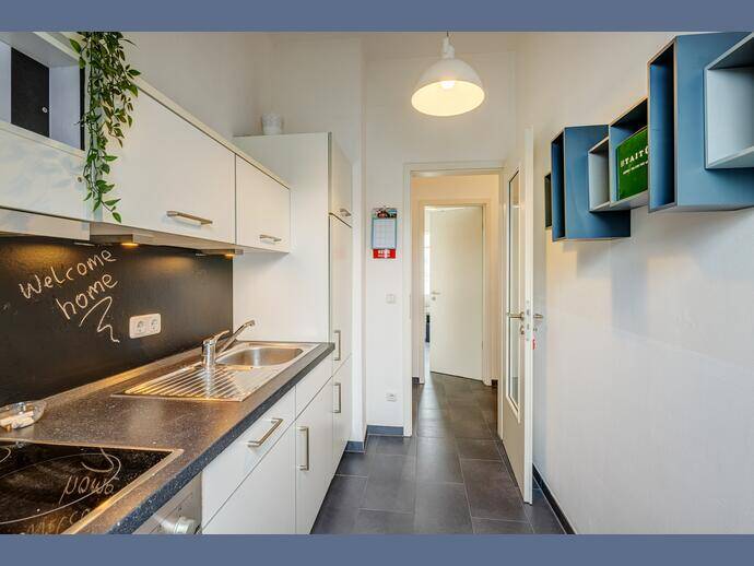 Möbliert: Wunderschöne Dachgeschosswohnung in Schwabing – München – Vorschaubild 7