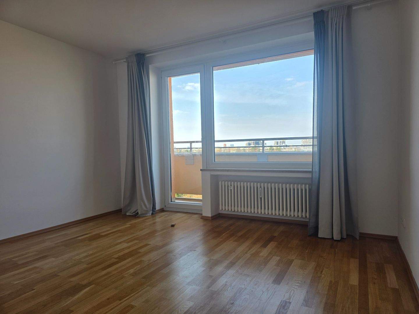 Sanierte Wohnung zur Selbstnutzung mit 2 Loggien und Bergblick – München – Vorschaubild 7