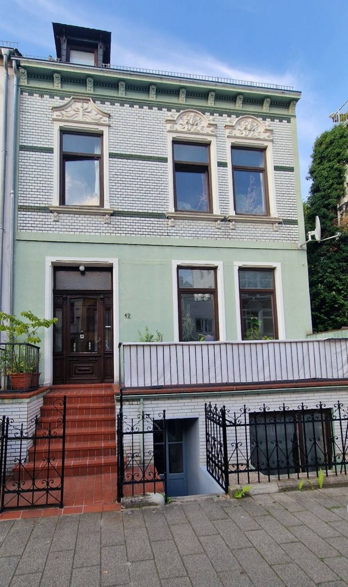 Flüsseviertel: Historisches Mehrfamilienhaus, ca. 320 m² Wohn/Nutzfläche – 28199 Bremen – Bild 1 von 5
